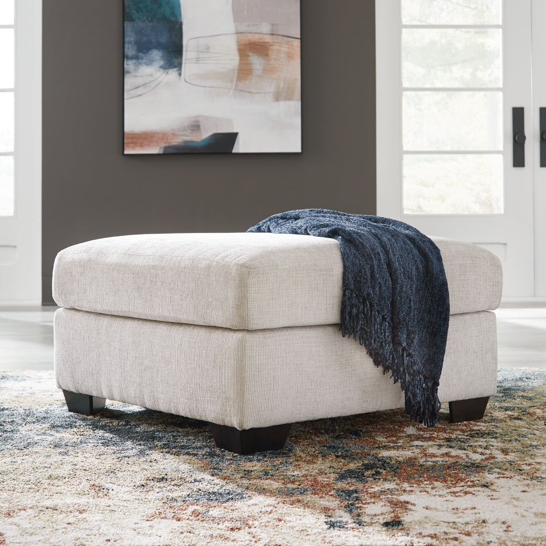 Aviemore Sectional with Chaise Living Room Set