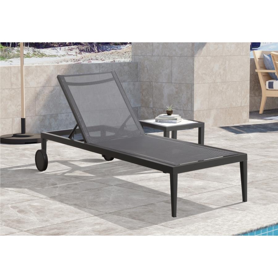 Meridian Nizuc White Wood Look Accent Paneling Outdoor Patio Aluminum End Table