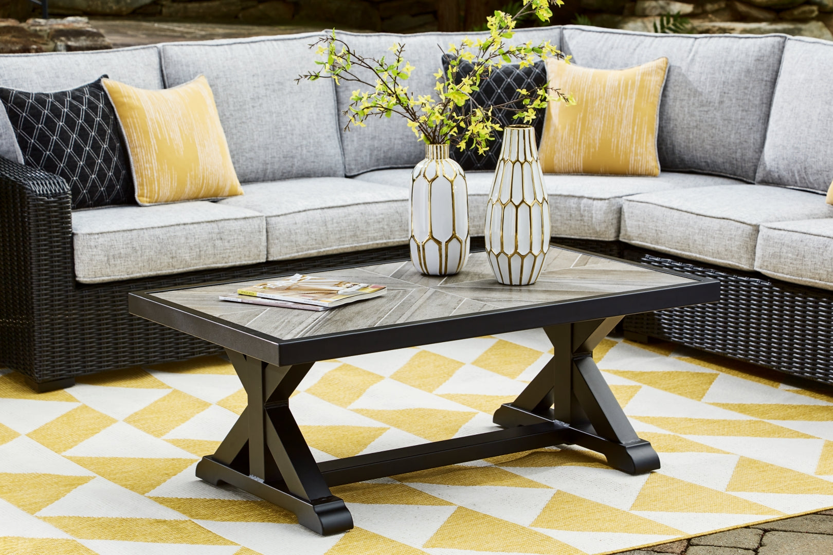 Beachcroft RECT Dining Table w/UMB OPT